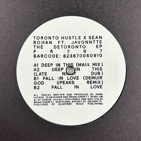 画像1: TORONTO HUSTLE & SEAN ROMAN FEAT. JAVONNTTE - THE DETORONTO EP 【12"INCH】 カナダのTORONTO HUSTLEことMARK KUFNERと、同じくカナダはトロントのSEAN ROMANによる共作EP！ウォームかつオーセンティックなディープ・ハウスで、KAI ALCE等にも通じる洗練されたアレンジ！ (1)